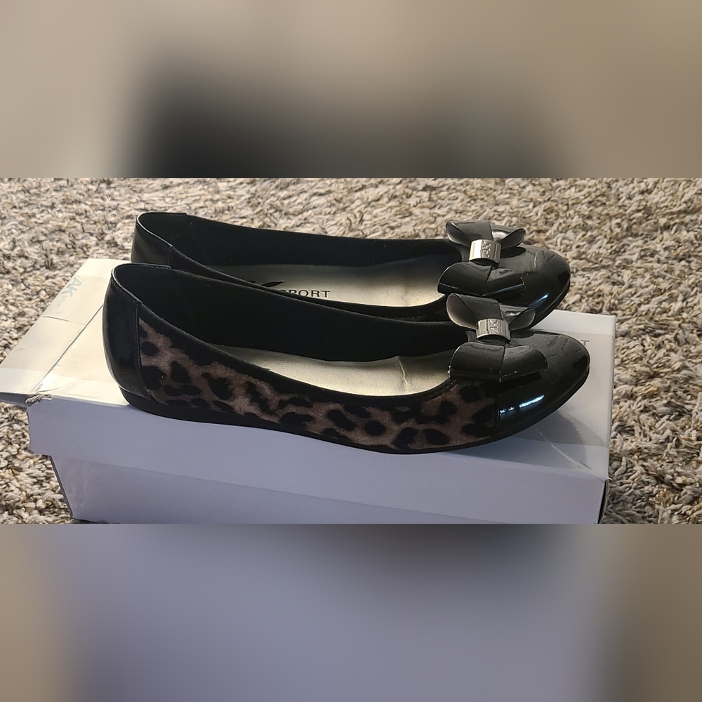 Leopard Print Women's Flats Size 6 1/2 with Black Bow - Picture 8 of 8